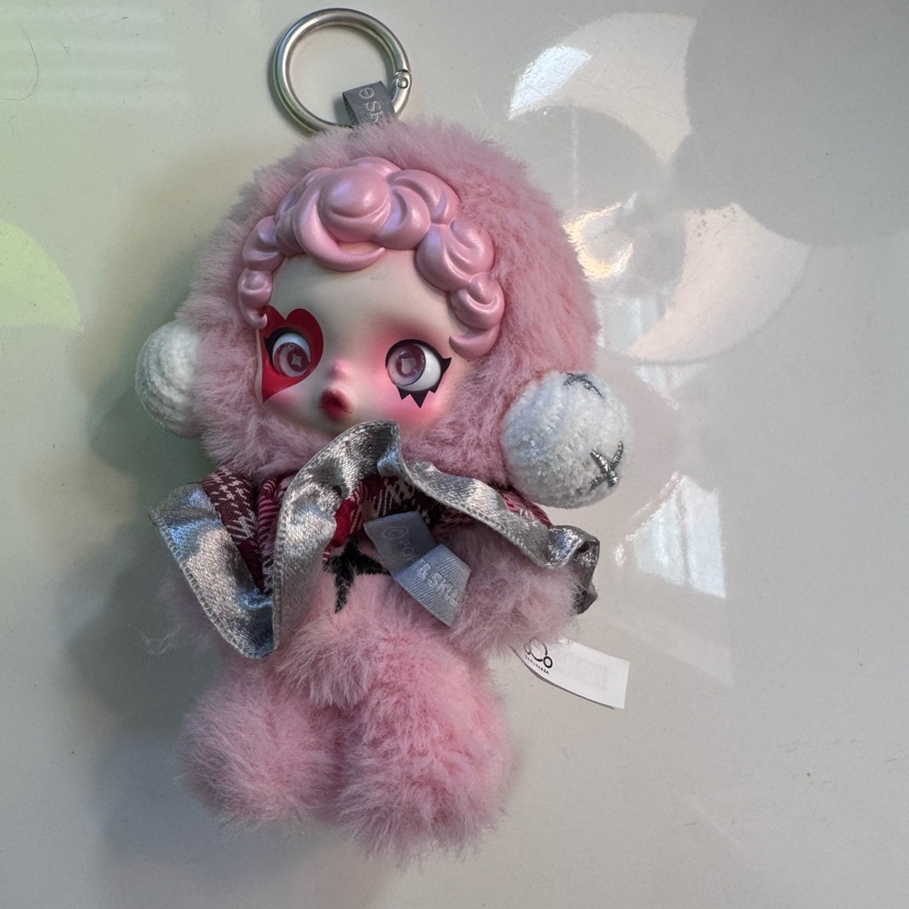 Pop Mart skullpanda keycharm